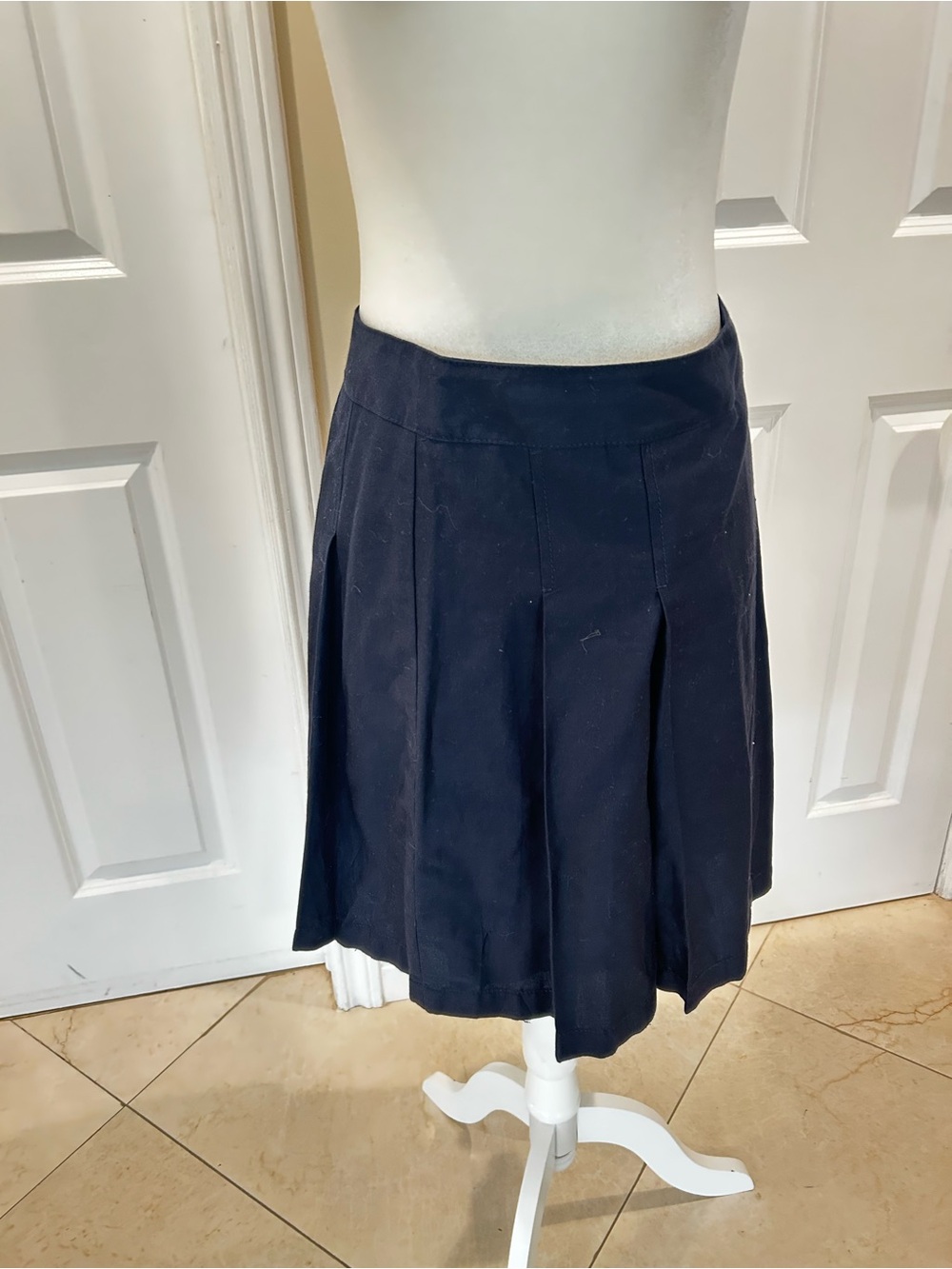 Ann Taylor Black Pleated A-Line Knee Length Career Skirt Classic Chic - Picture 5 of 8
